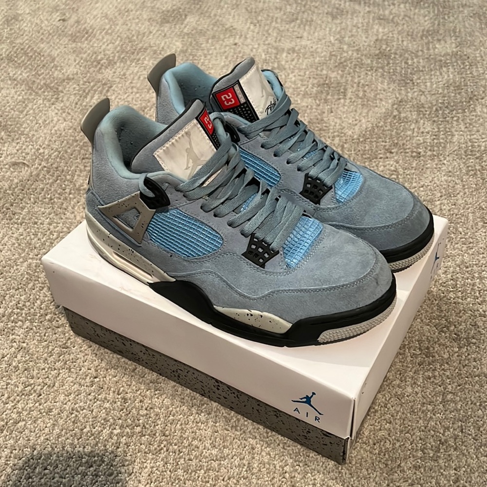 Air Jordan 4 Retro ‘University Blue’